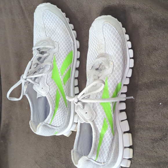 Ladies Reebok tennis shoes - Picture 4 of 7